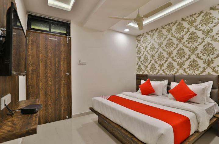 Hotel Pathik Villa Amhedabad Dış mekan fotoğraf