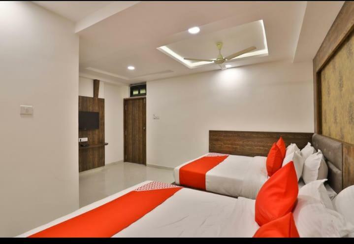 Hotel Pathik Villa Amhedabad Dış mekan fotoğraf