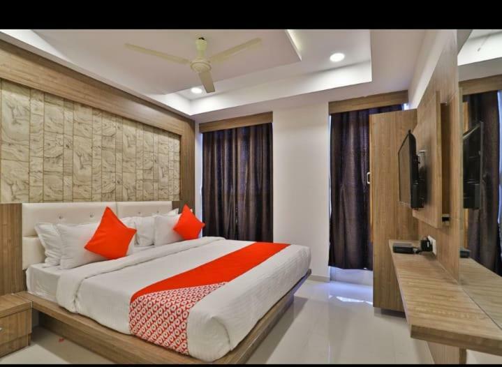 Hotel Pathik Villa Amhedabad Dış mekan fotoğraf